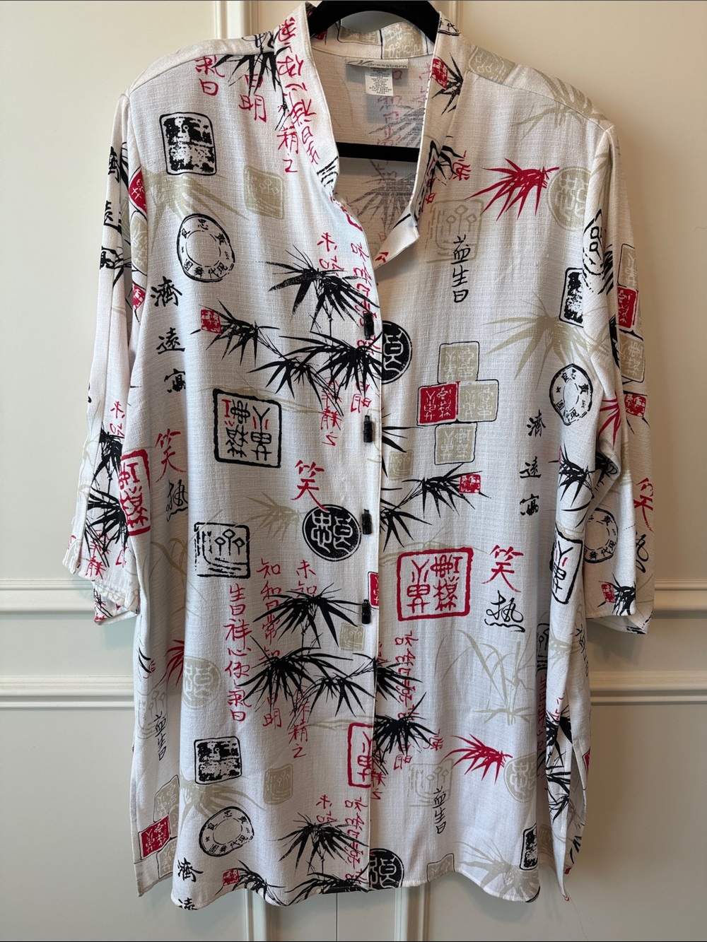 dressbarn White Tunic Top with Black & Red Asian-Inspired Print